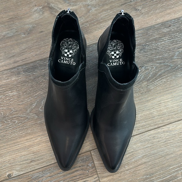 NWOT Vince Camuto Leather Gidgeta Ankle Boot, Pointed Toe, Back Zipper, Size 9! - Picture 3 of 11